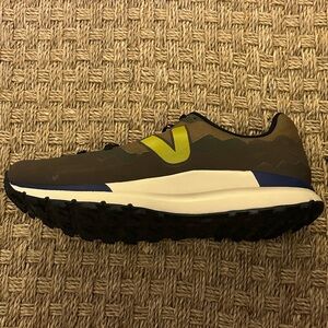 Veja Men's Brown and Yellow Sneakers